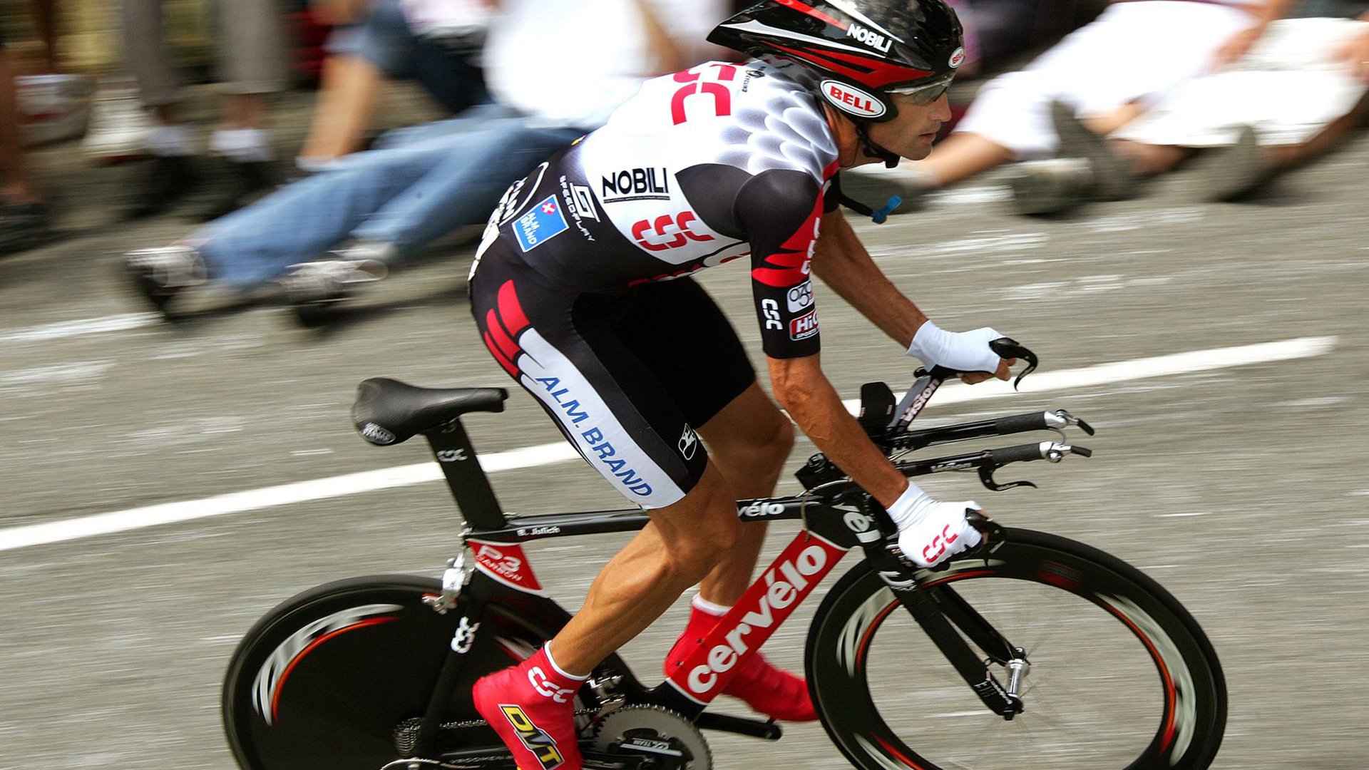 球员在比赛中展现出高超的个人技术，球员表现